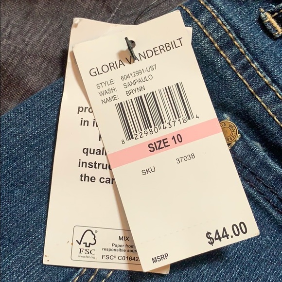 Bermuda shorts - Picture 10 of 10